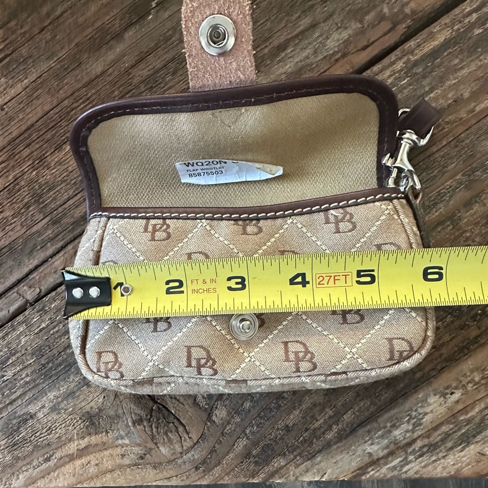 Dooney and Bourke wristlet - Picture 7 of 8